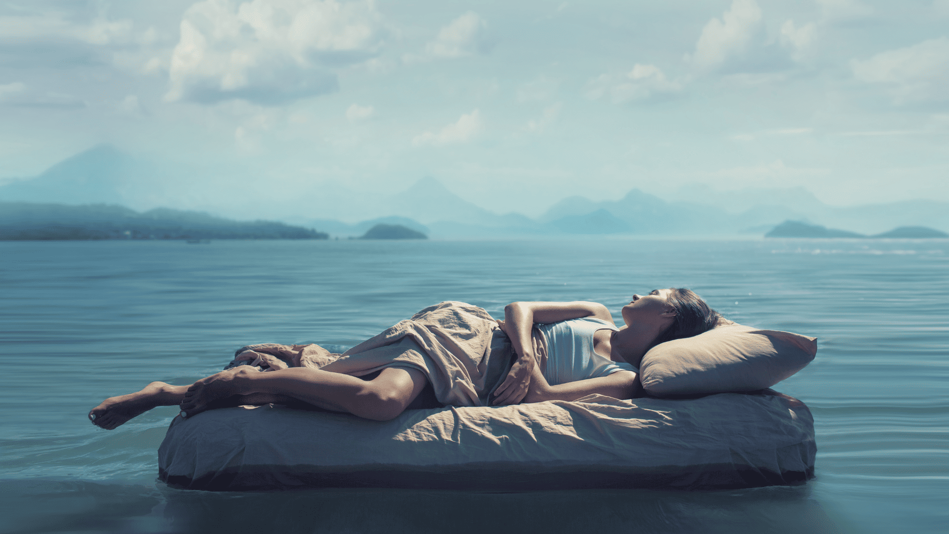 wasserwochen aktion frau auf matratze im wasser